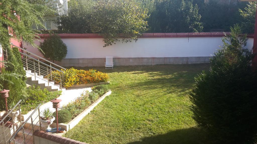 The Red House Kosharitsa Exterior foto